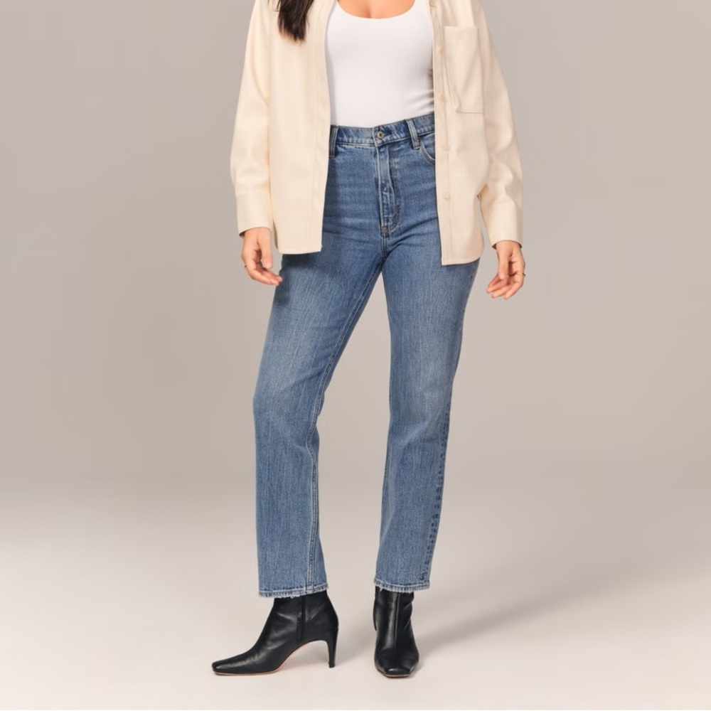 27/4 Abercrombie & Fitch Ankle Straight, Ultra High Rise, Curvy Love Jeans